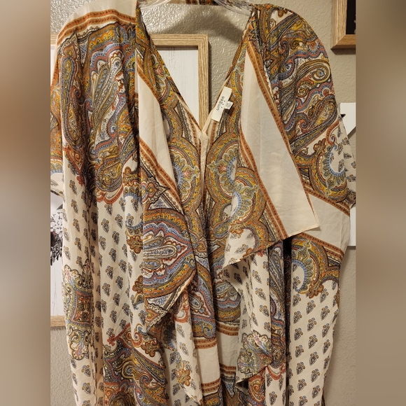 Umgee patterned long light weight Cardigan Size small/medium - Picture 2 of 4